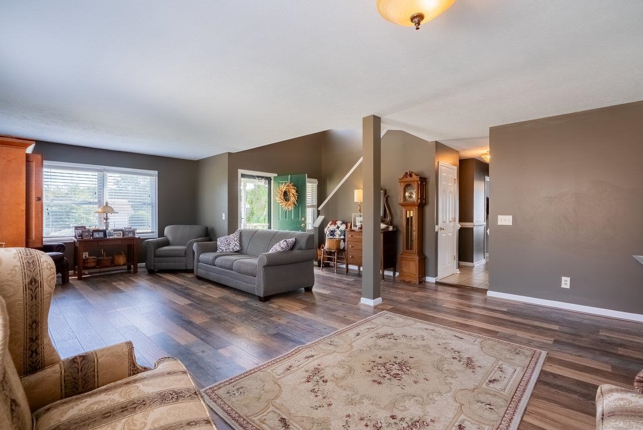 3345 REDBUD LN