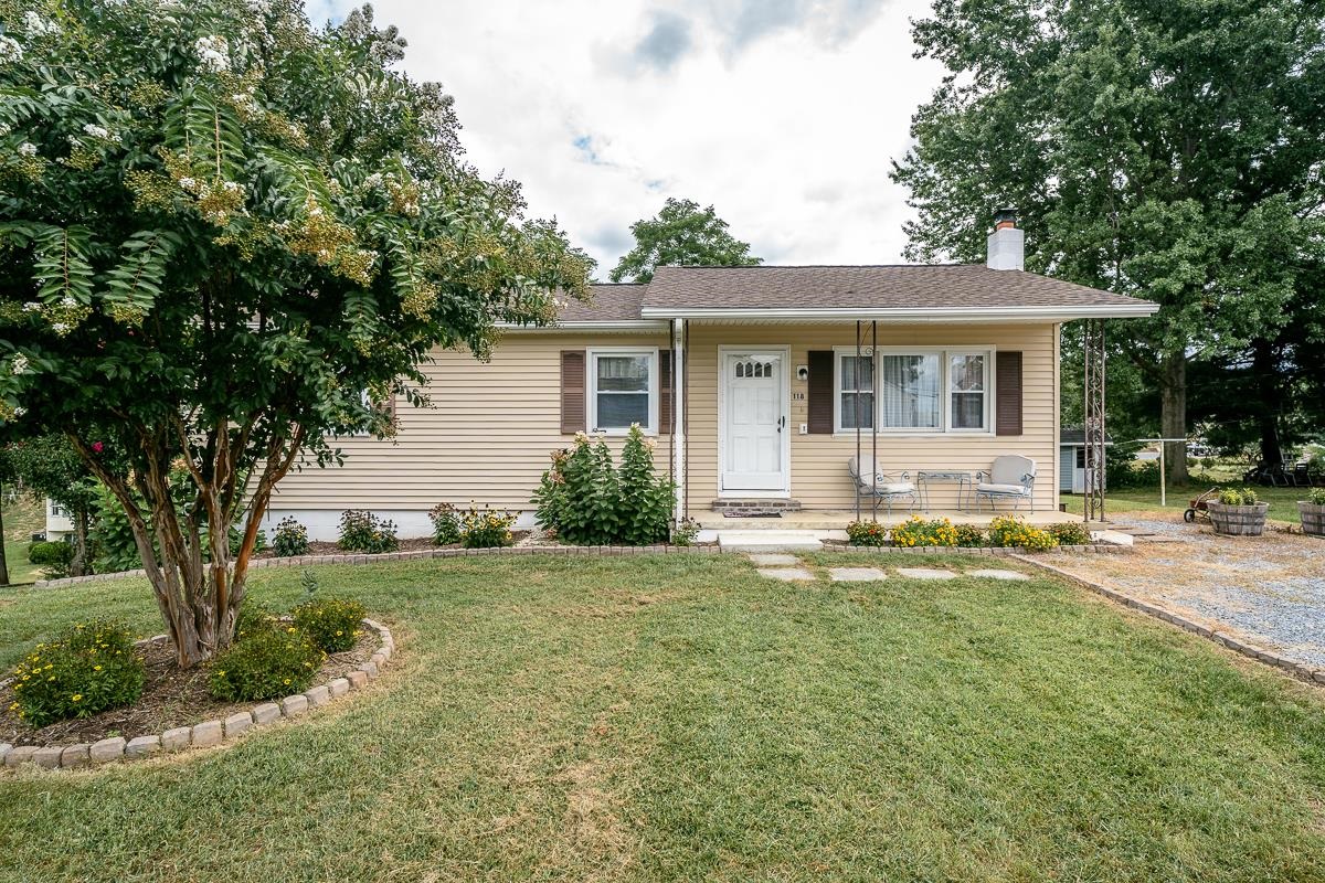118 LUCAS LN