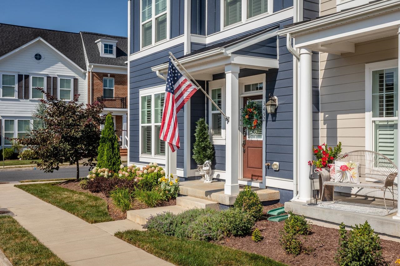 3452 CREPE MYRTLE DR