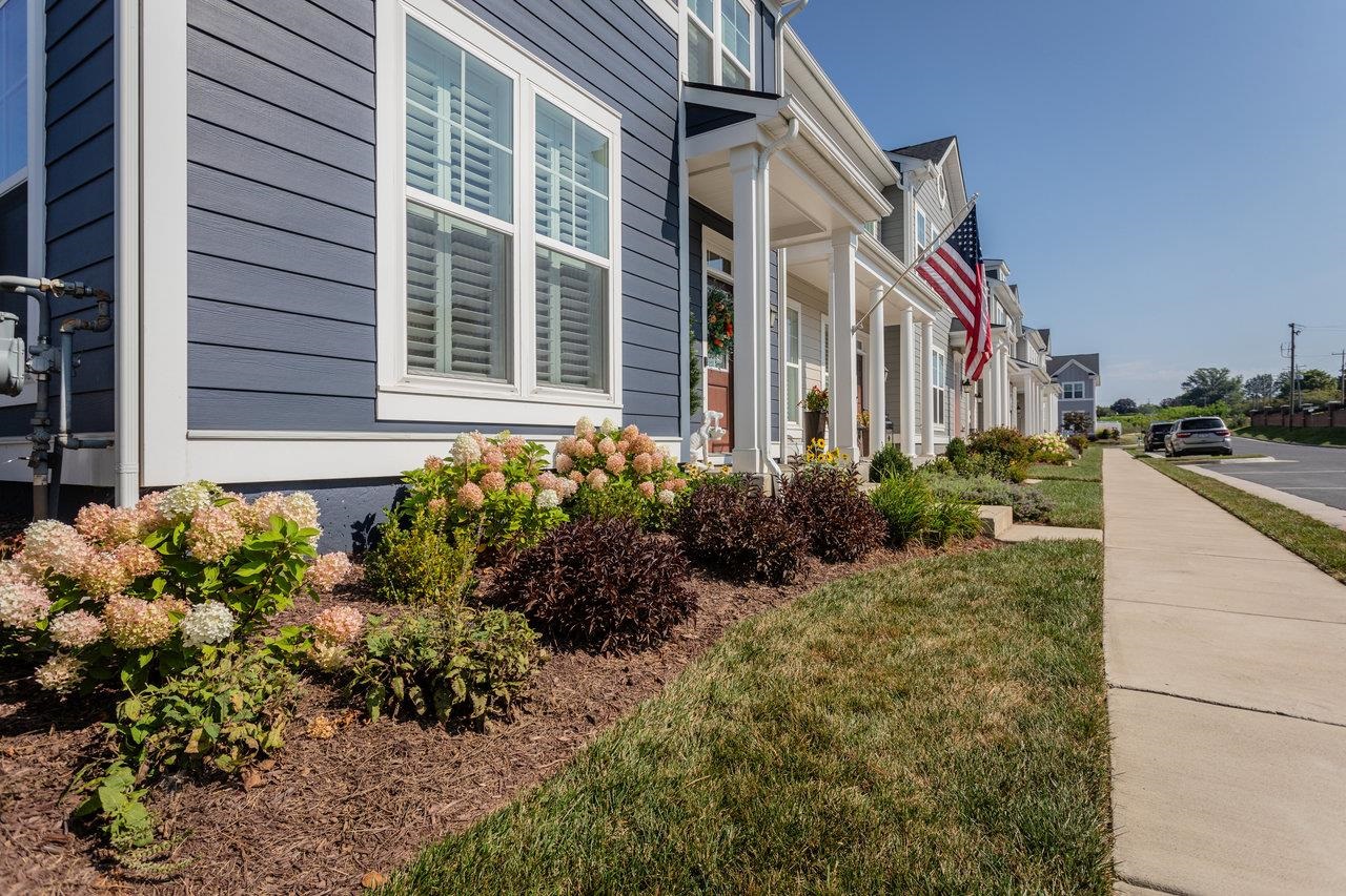 3452 CREPE MYRTLE DR