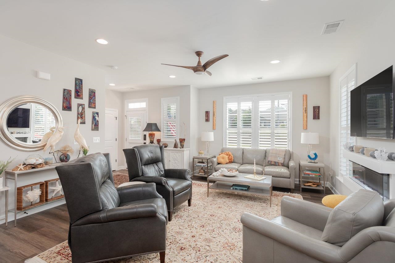 3452 CREPE MYRTLE DR