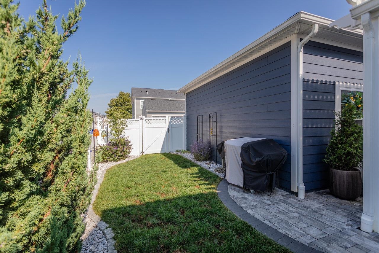 3452 CREPE MYRTLE DR