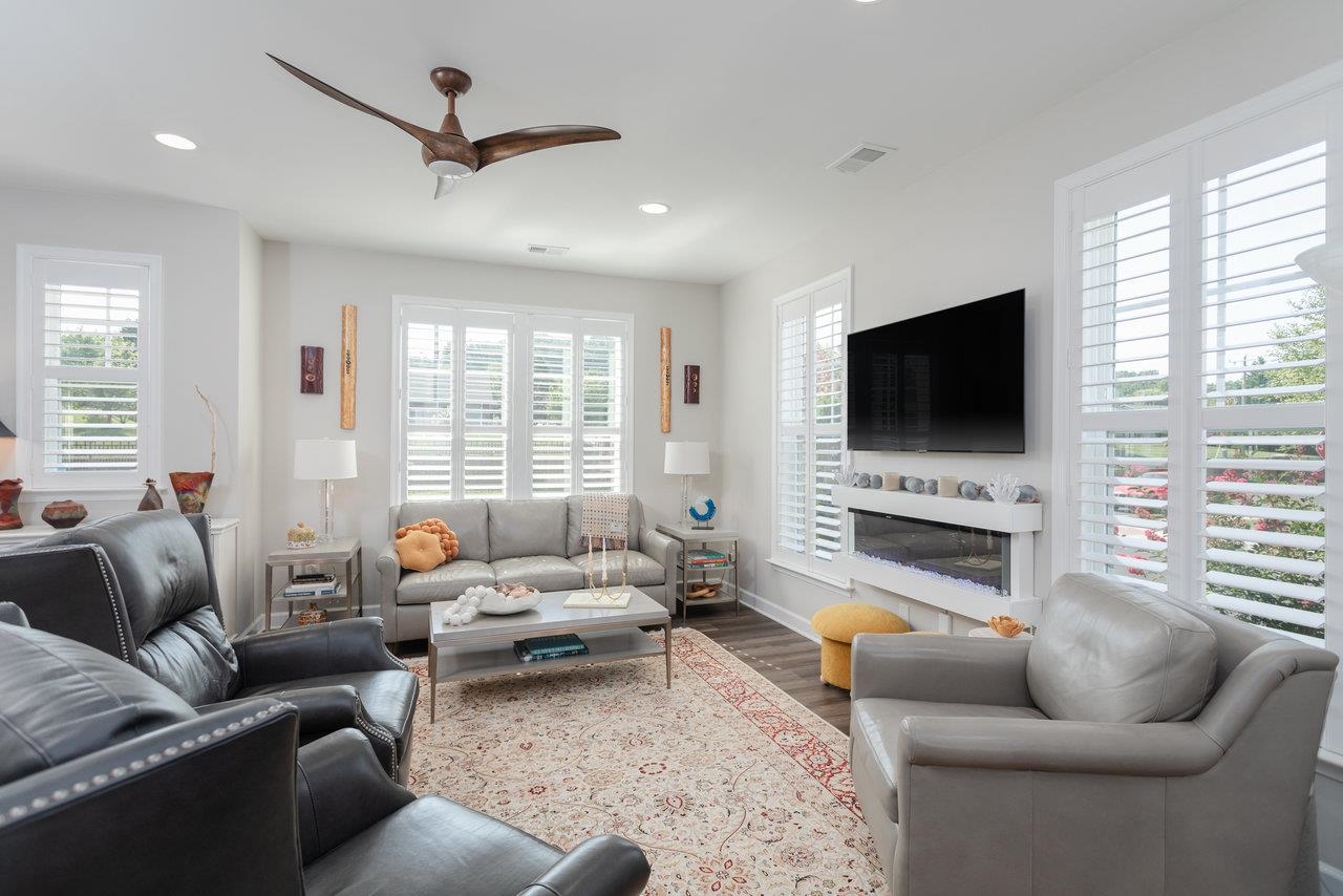 3452 CREPE MYRTLE DR