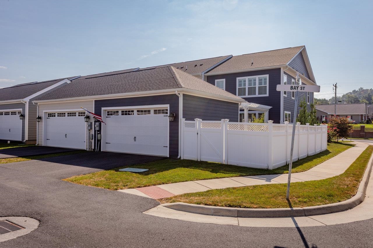 3452 CREPE MYRTLE DR