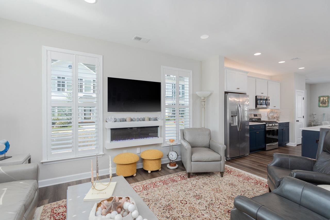 3452 CREPE MYRTLE DR