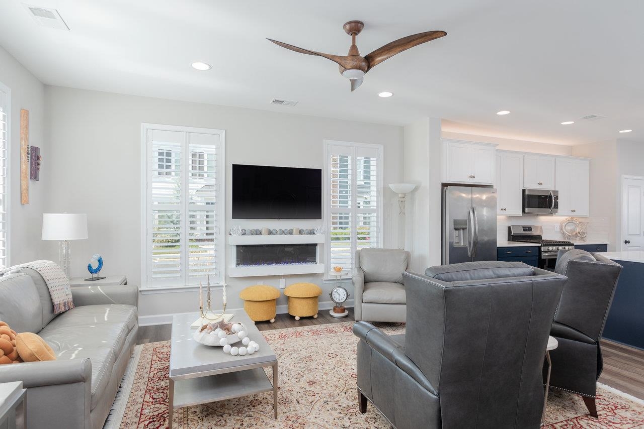 3452 CREPE MYRTLE DR