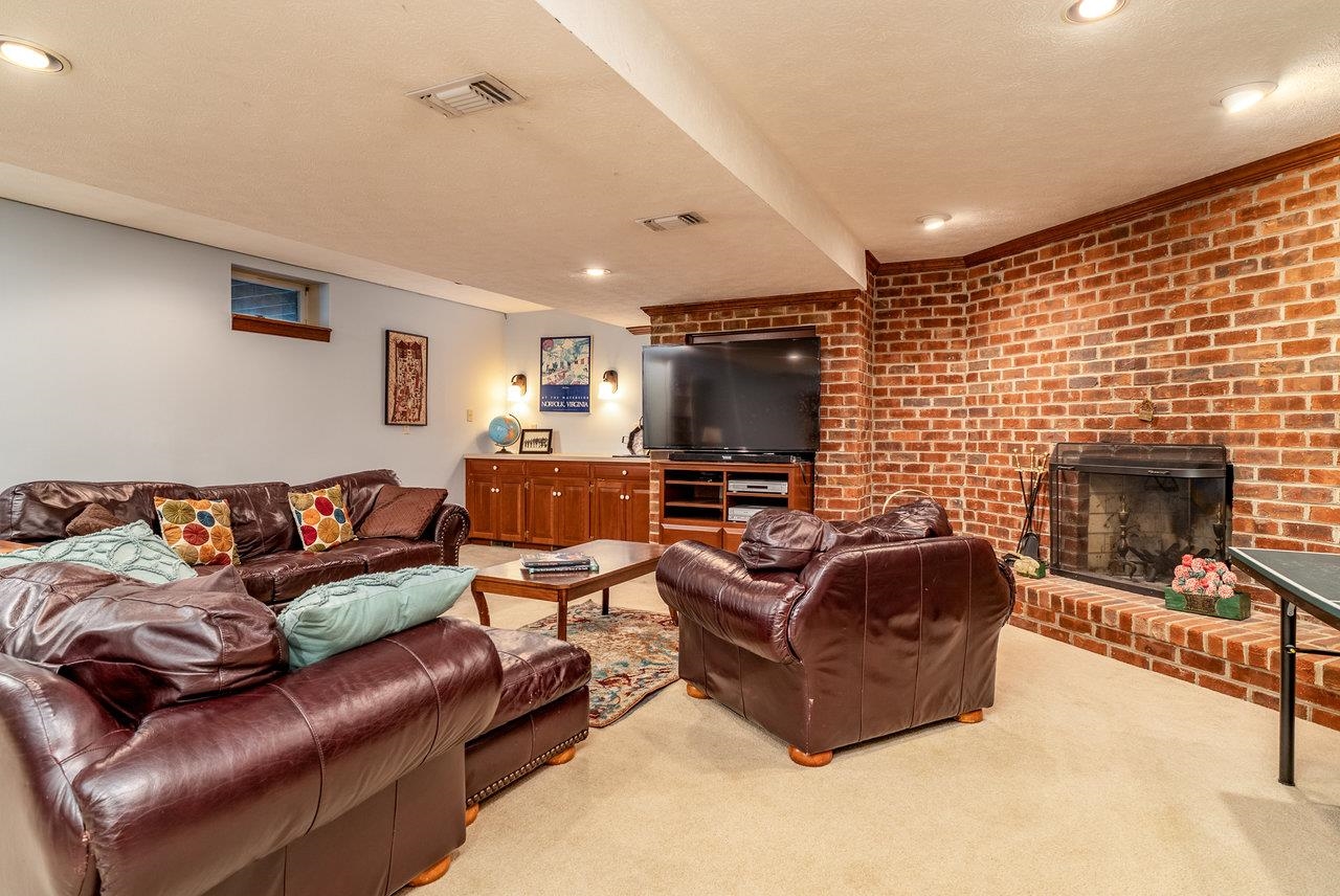 2555 KARAWOOD LN