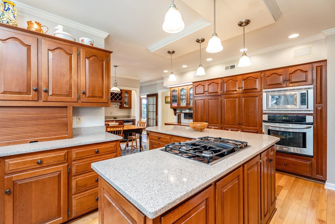 2555 KARAWOOD LN