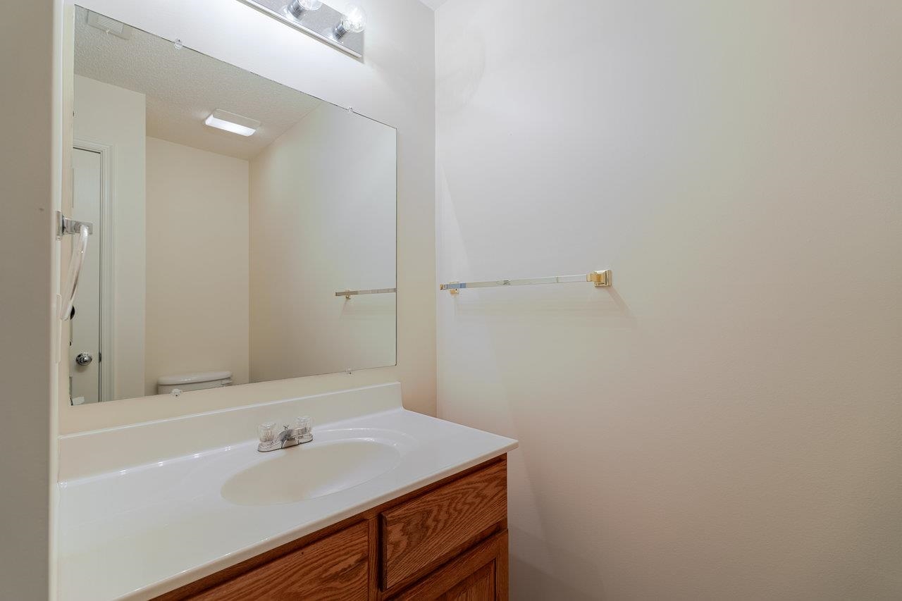 1046 MOLLY PITCHER PL