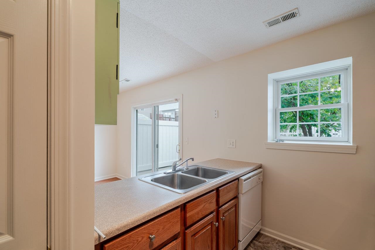 1046 MOLLY PITCHER PL