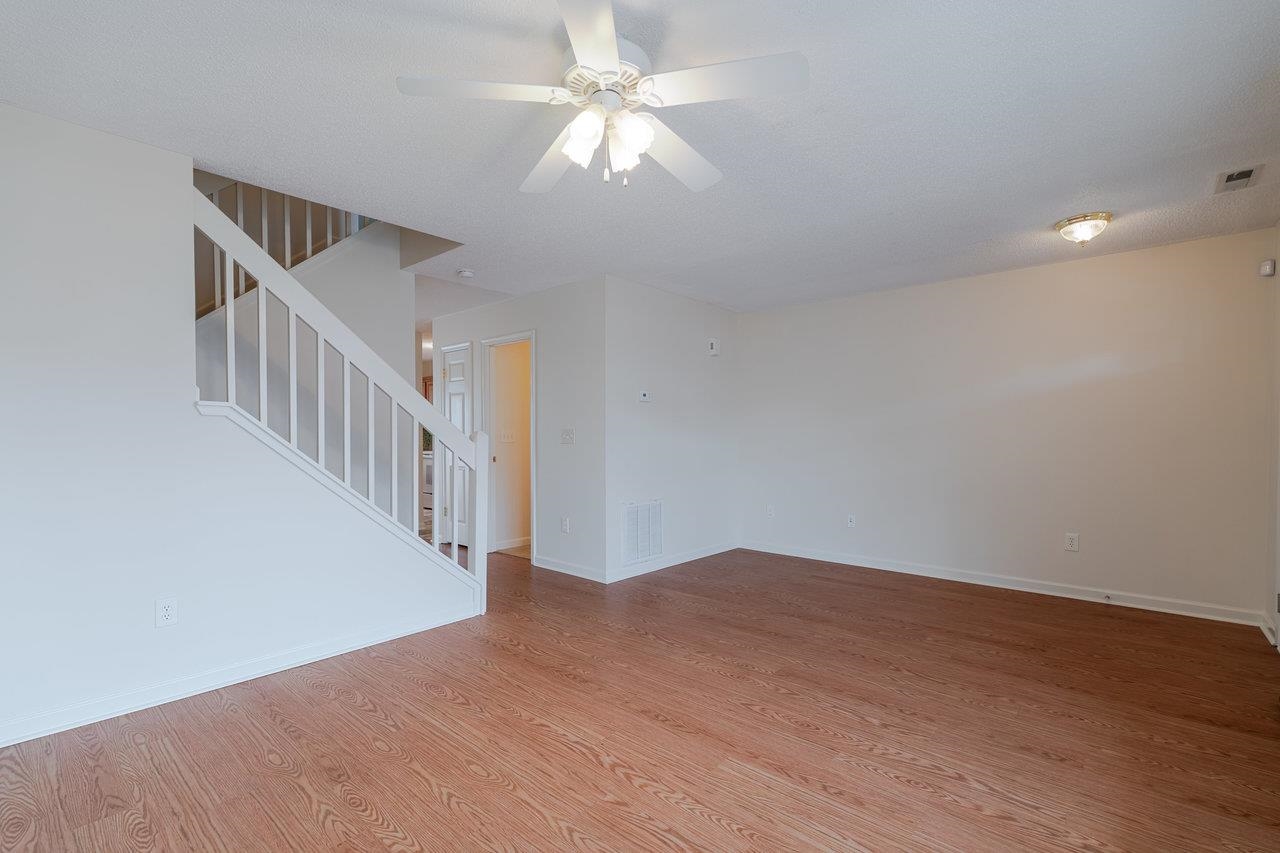 1046 MOLLY PITCHER PL