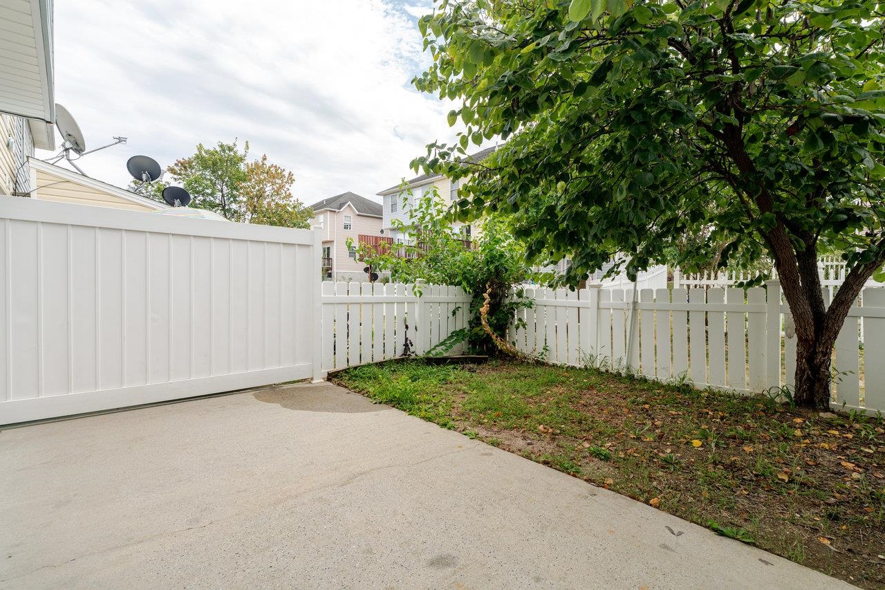 1046 MOLLY PITCHER PL