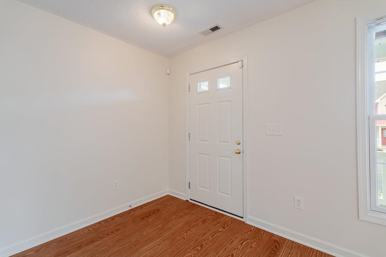 1046 MOLLY PITCHER PL