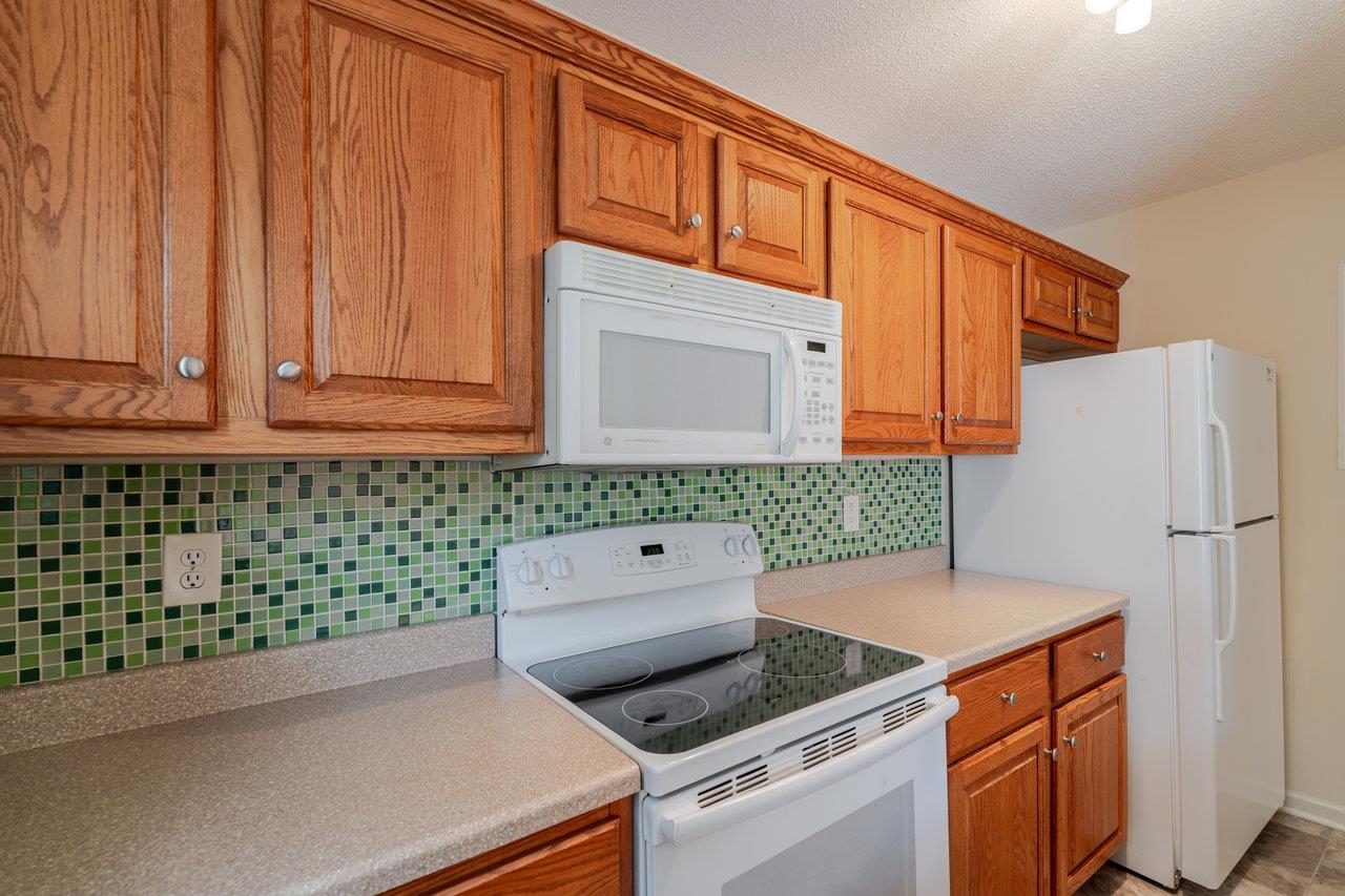 1046 MOLLY PITCHER PL