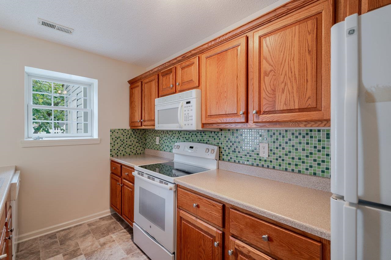 1046 MOLLY PITCHER PL