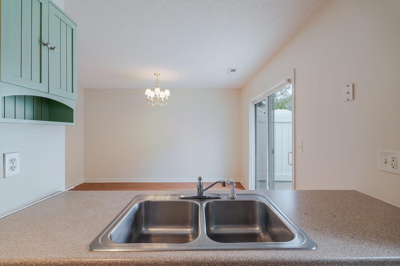 1046 MOLLY PITCHER PL