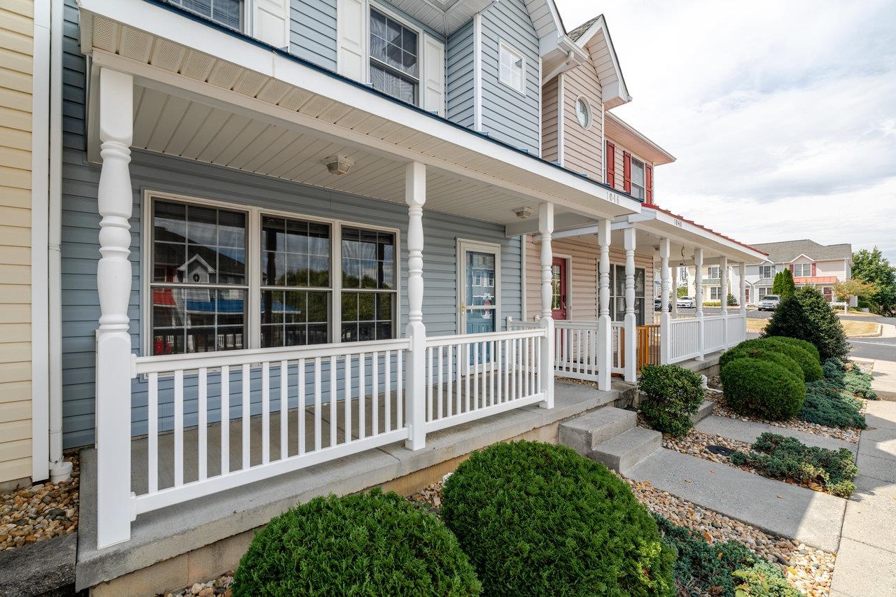 1046 MOLLY PITCHER PL