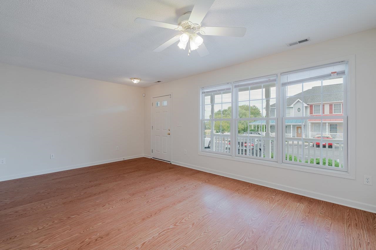 1046 MOLLY PITCHER PL