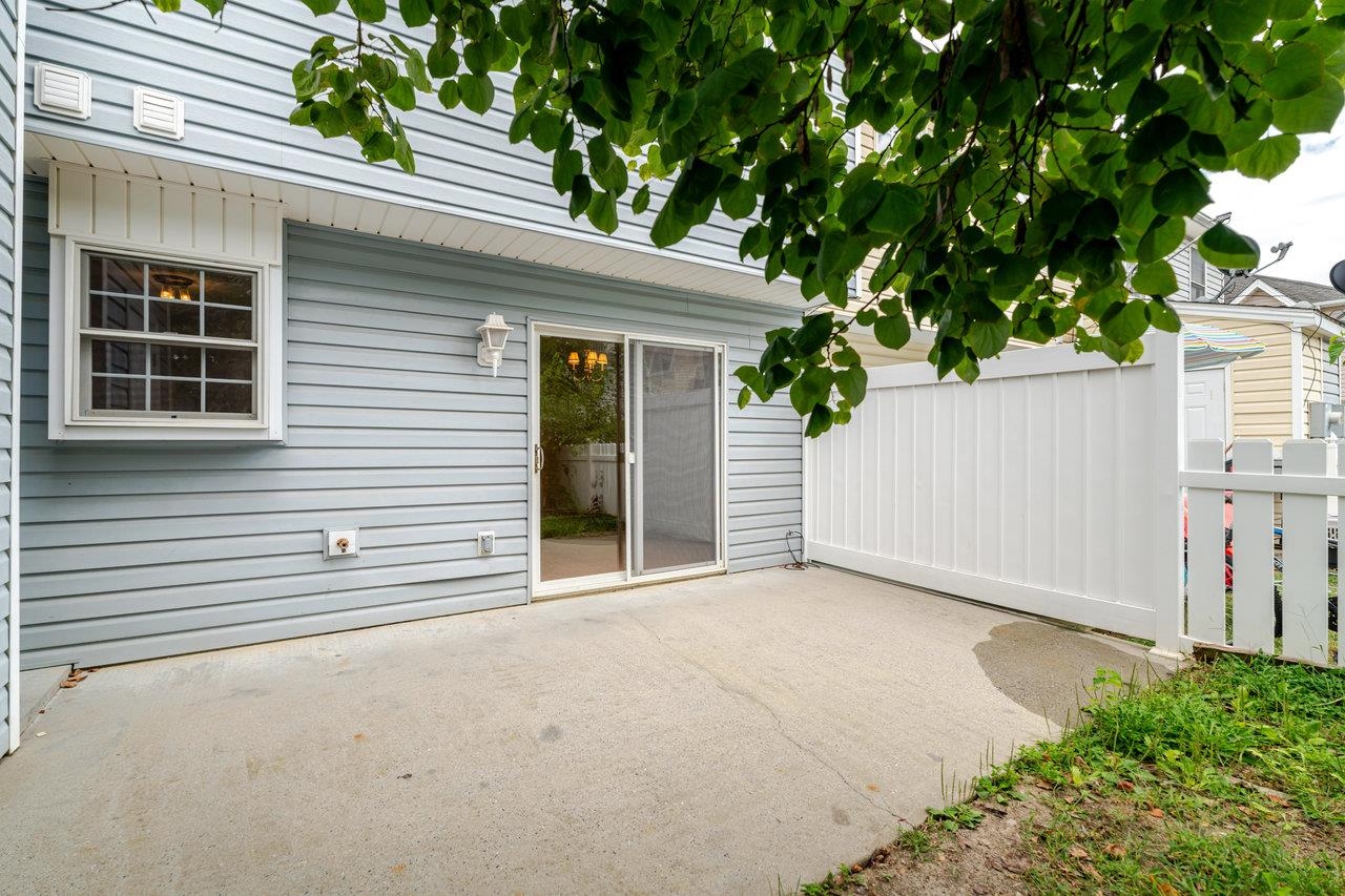 1046 MOLLY PITCHER PL