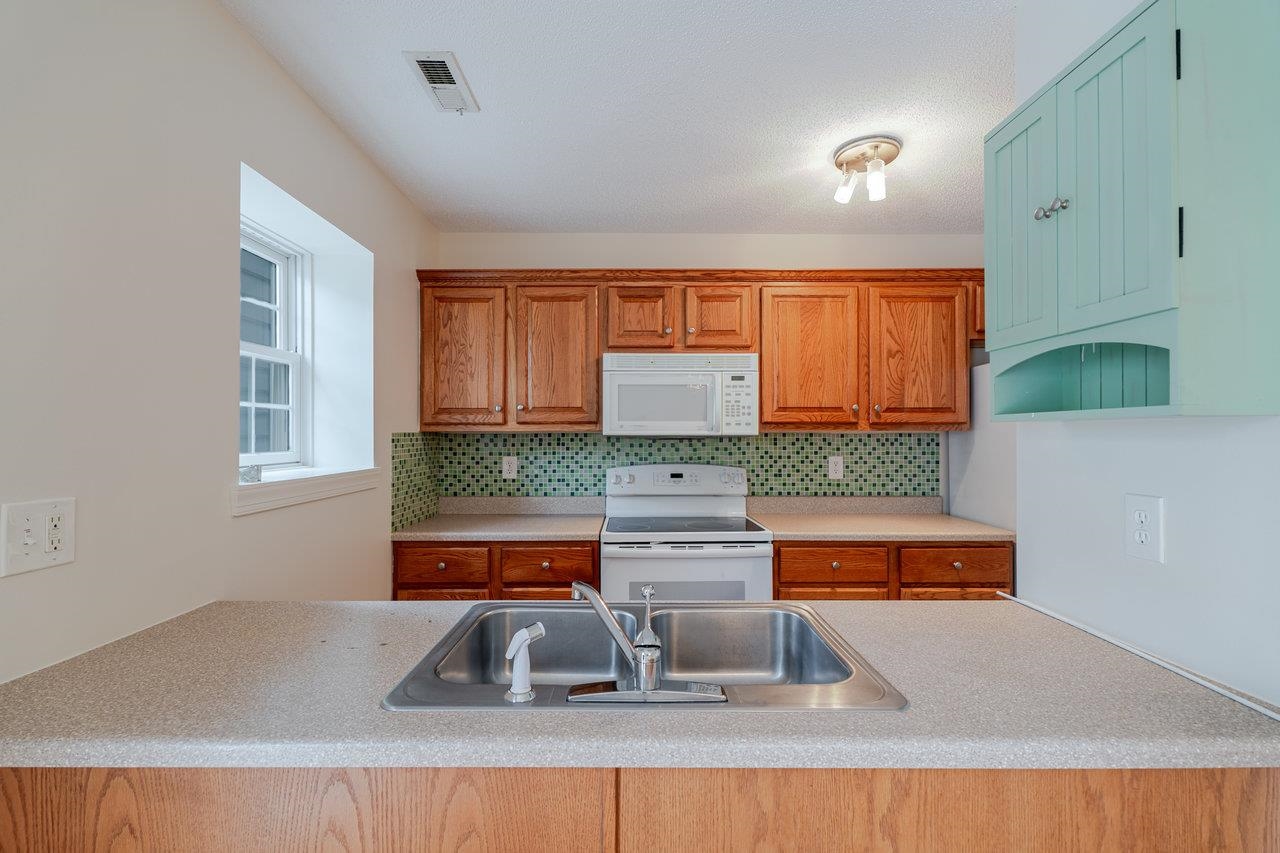 1046 MOLLY PITCHER PL