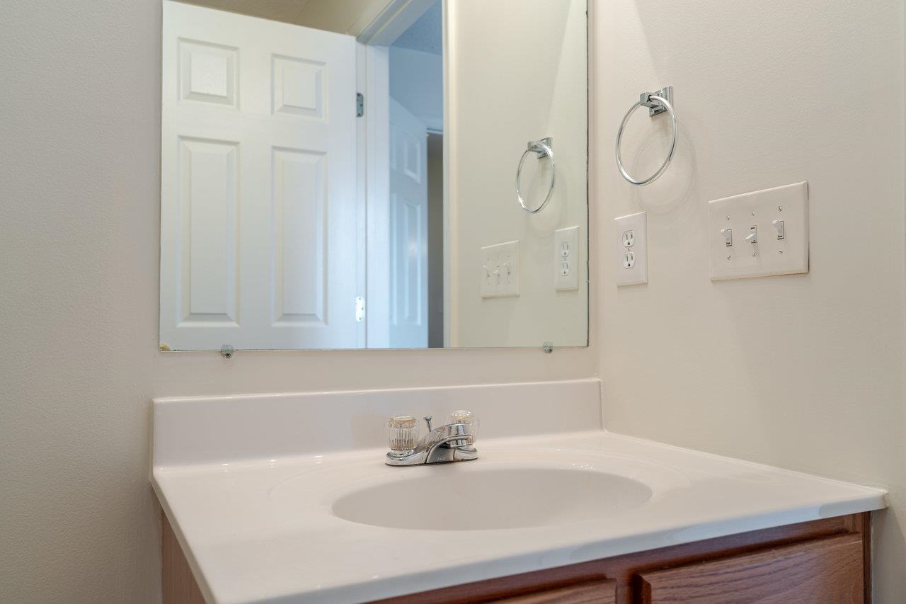 1046 MOLLY PITCHER PL