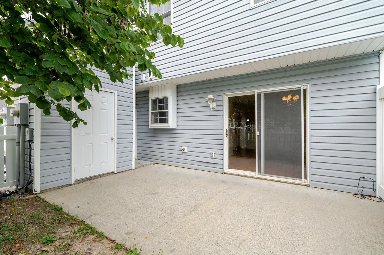 1046 MOLLY PITCHER PL