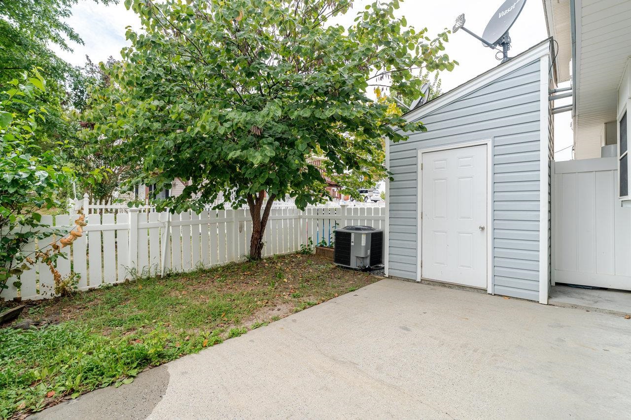 1046 MOLLY PITCHER PL