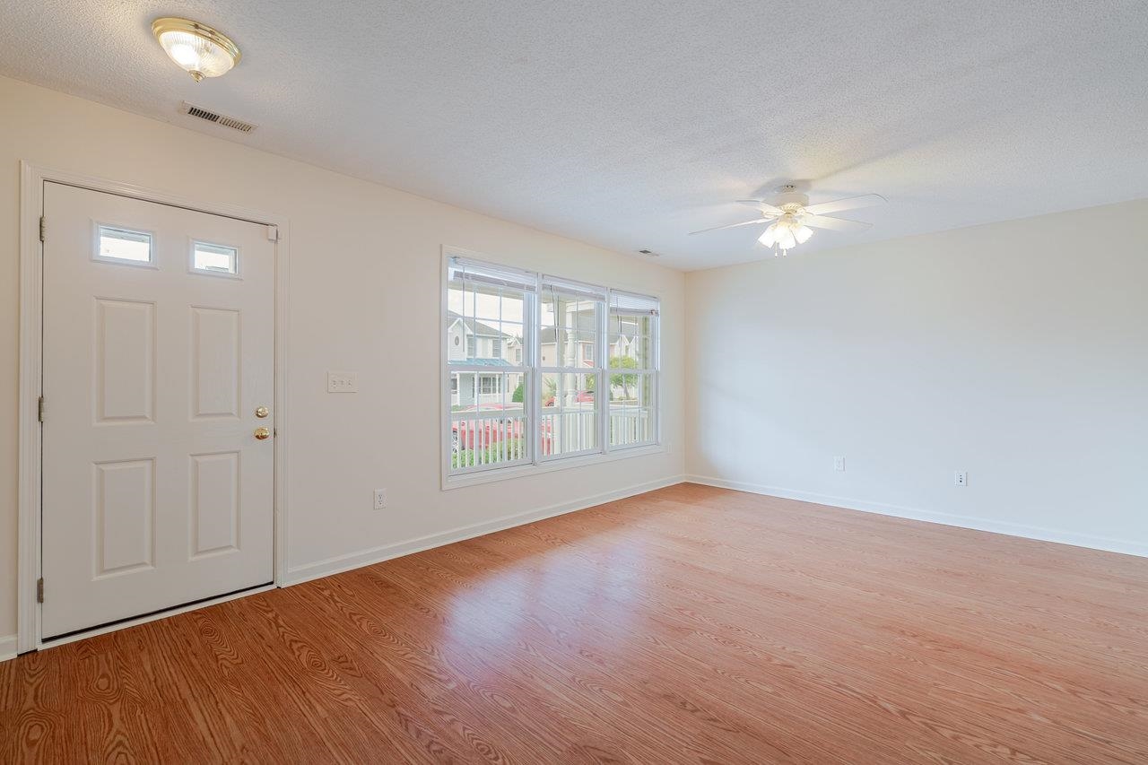 1046 MOLLY PITCHER PL