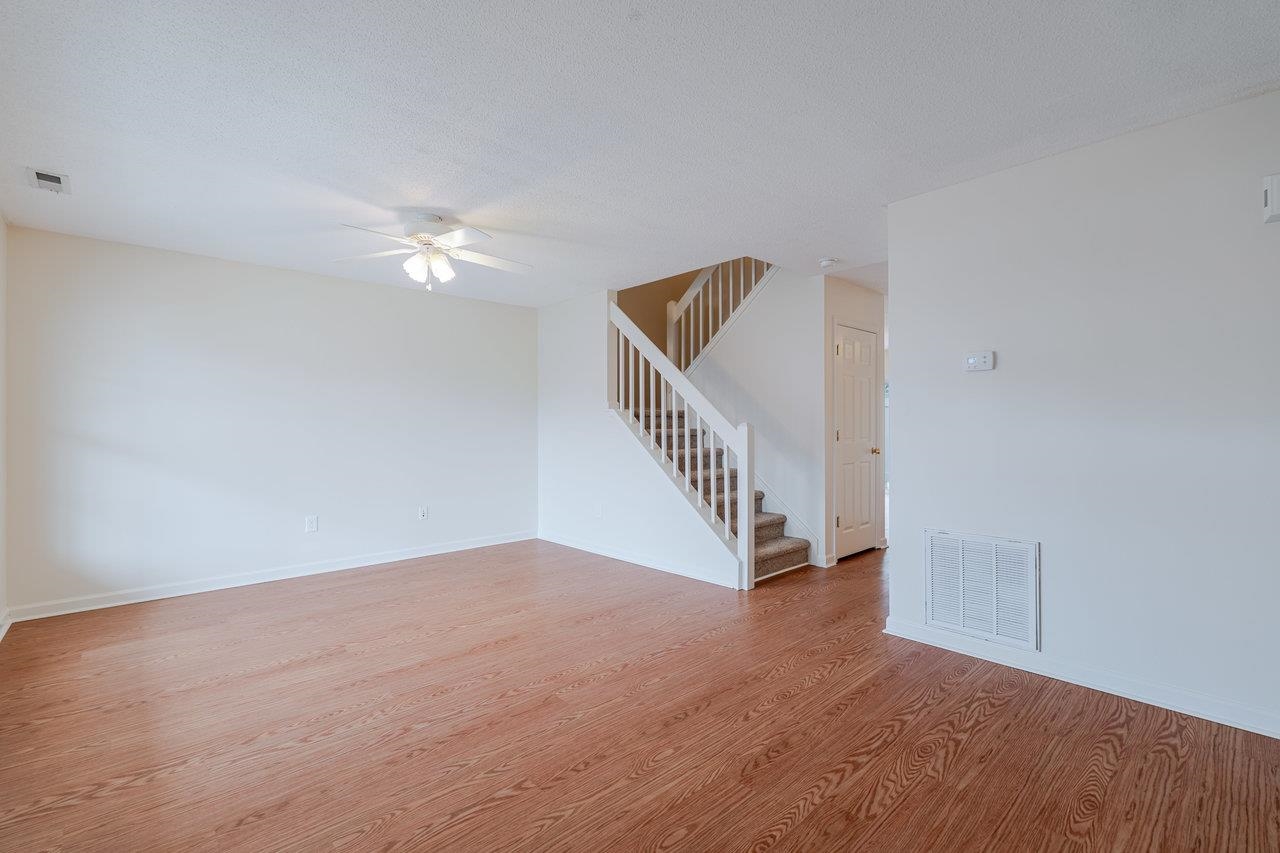 1046 MOLLY PITCHER PL