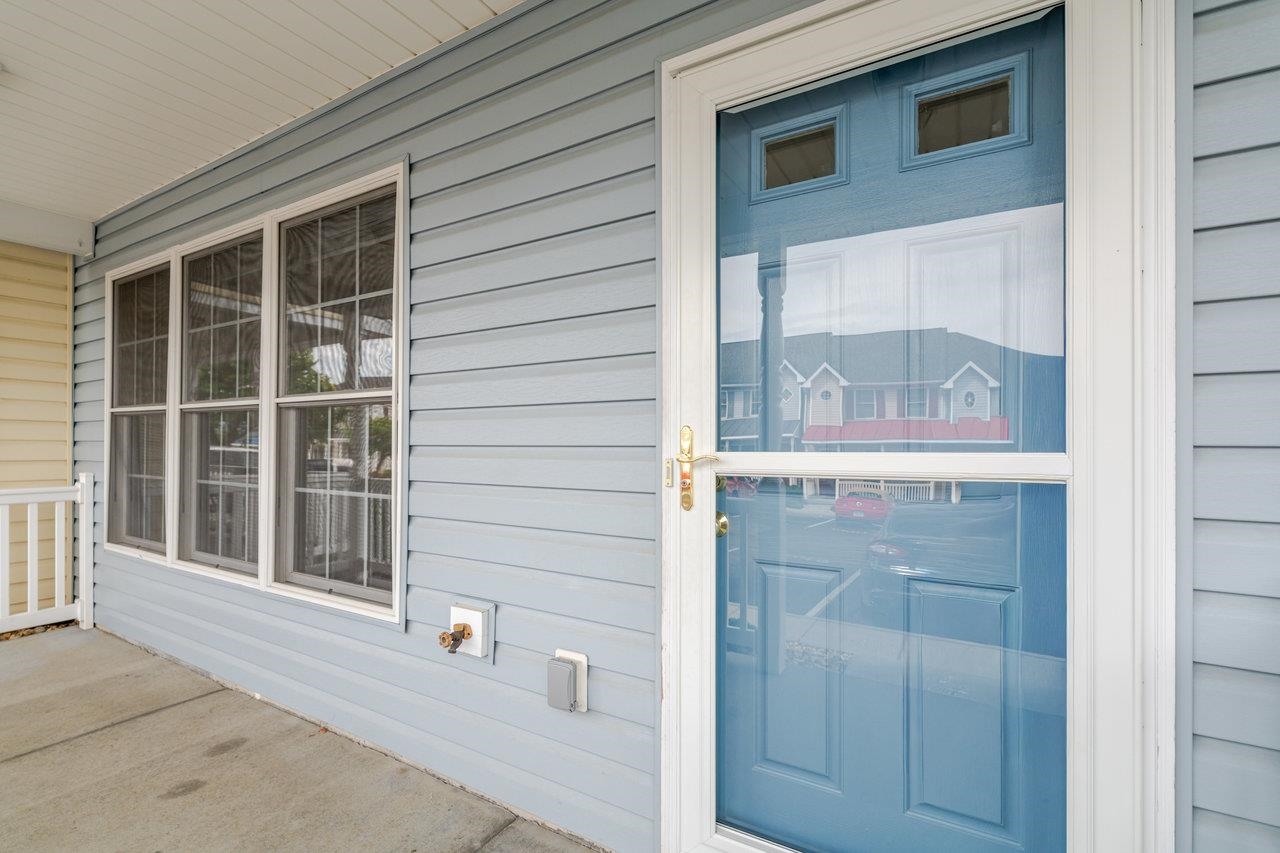 1046 MOLLY PITCHER PL