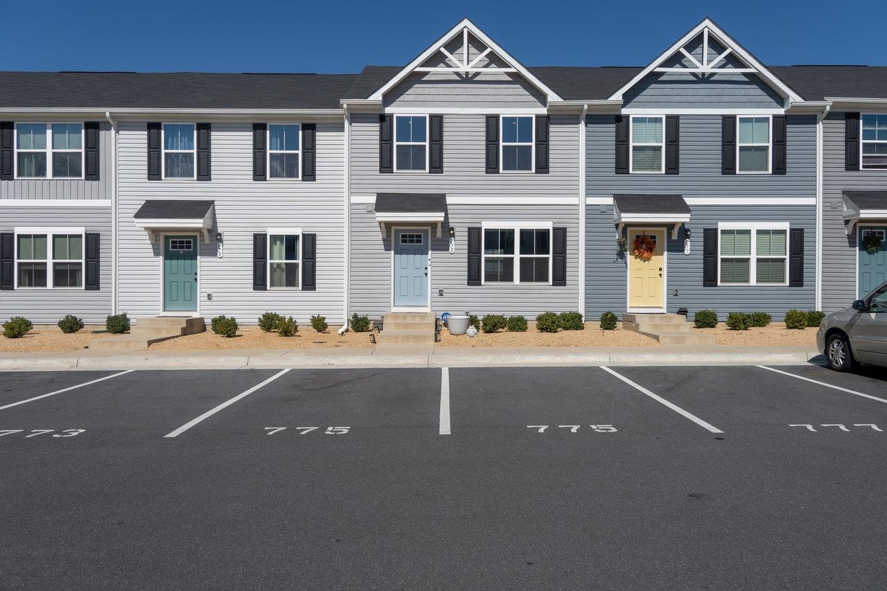 775 CARSON CIR