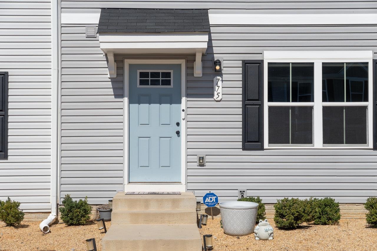 775 CARSON CIR