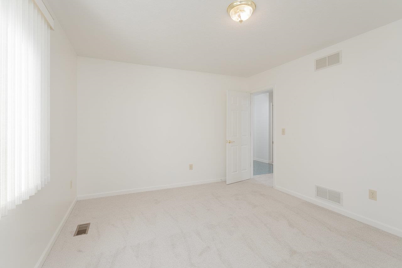 624 ERICKSON AVE