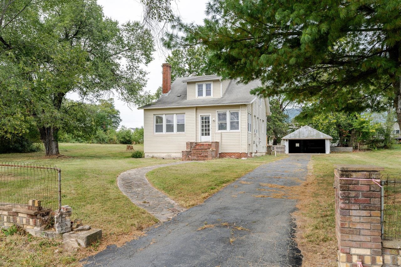 9571 TOWN HALL RD