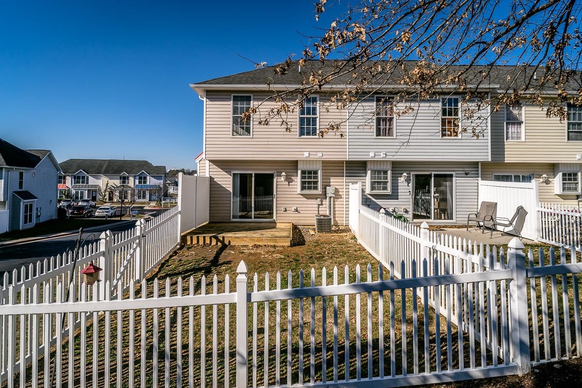 1111 PATRICK HENRY PL