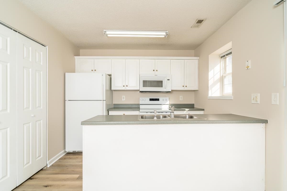 1111 PATRICK HENRY PL