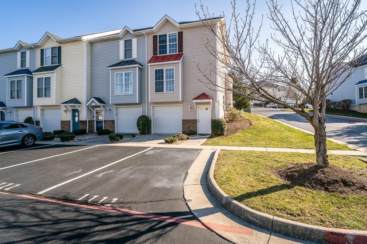 1111 PATRICK HENRY PL