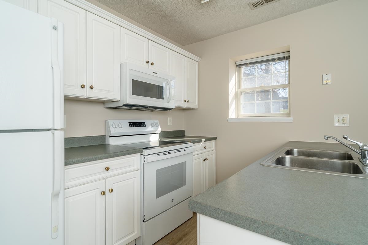 1111 PATRICK HENRY PL