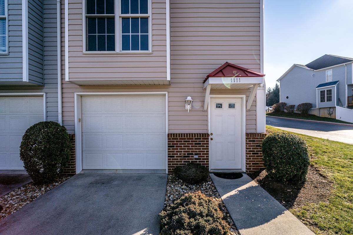 1111 PATRICK HENRY PL