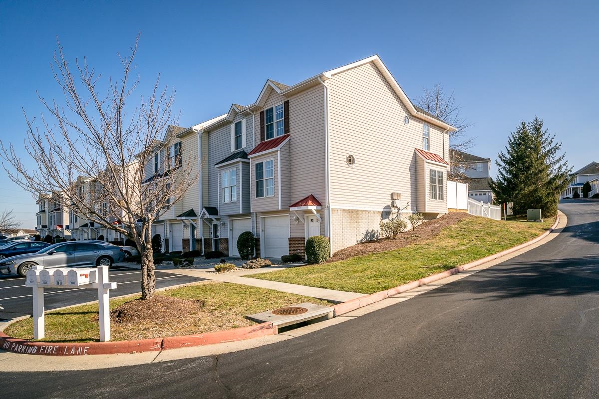 1111 PATRICK HENRY PL