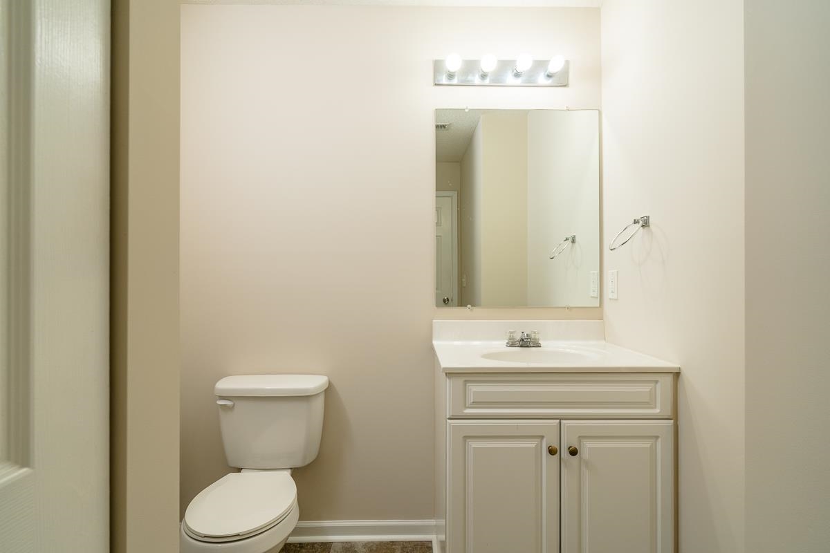 1111 PATRICK HENRY PL