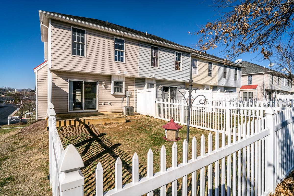 1111 PATRICK HENRY PL