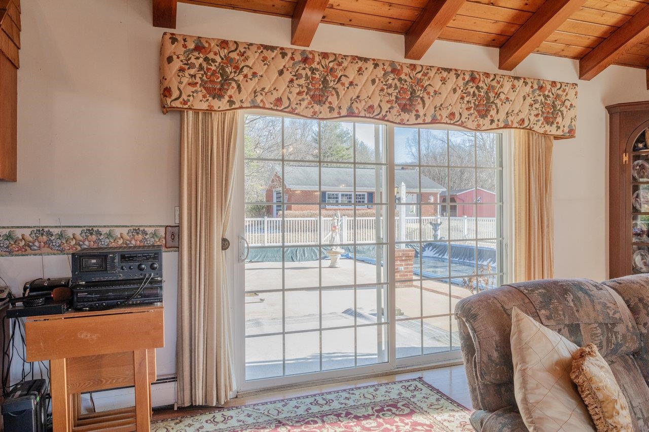 8217 SOUTH EAST SIDE HWY