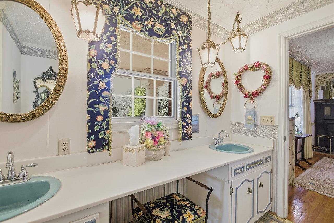 8217 SOUTH EAST SIDE HWY