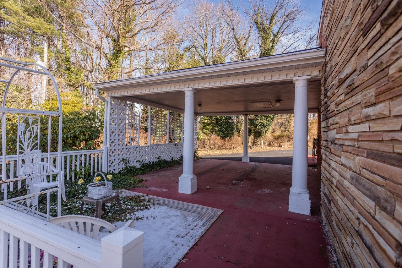 8217 SOUTH EAST SIDE HWY