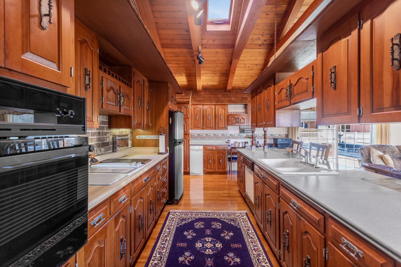 8217 SOUTH EAST SIDE HWY