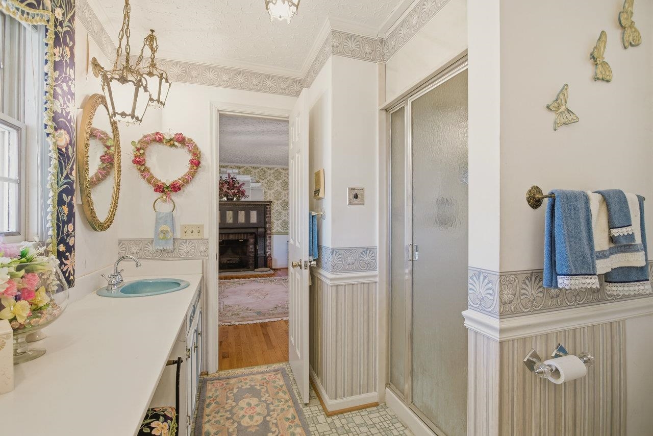 8217 SOUTH EAST SIDE HWY