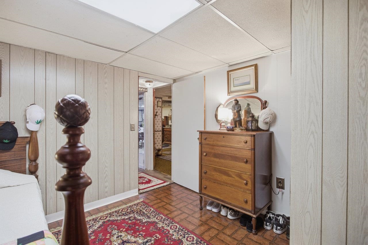 8217 SOUTH EAST SIDE HWY