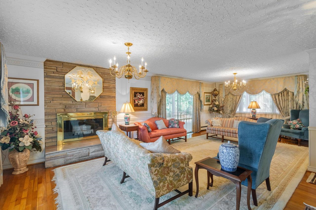 8217 SOUTH EAST SIDE HWY