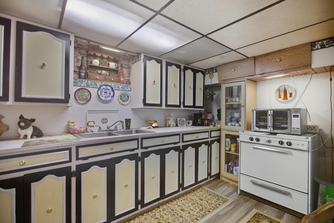 8217 SOUTH EAST SIDE HWY